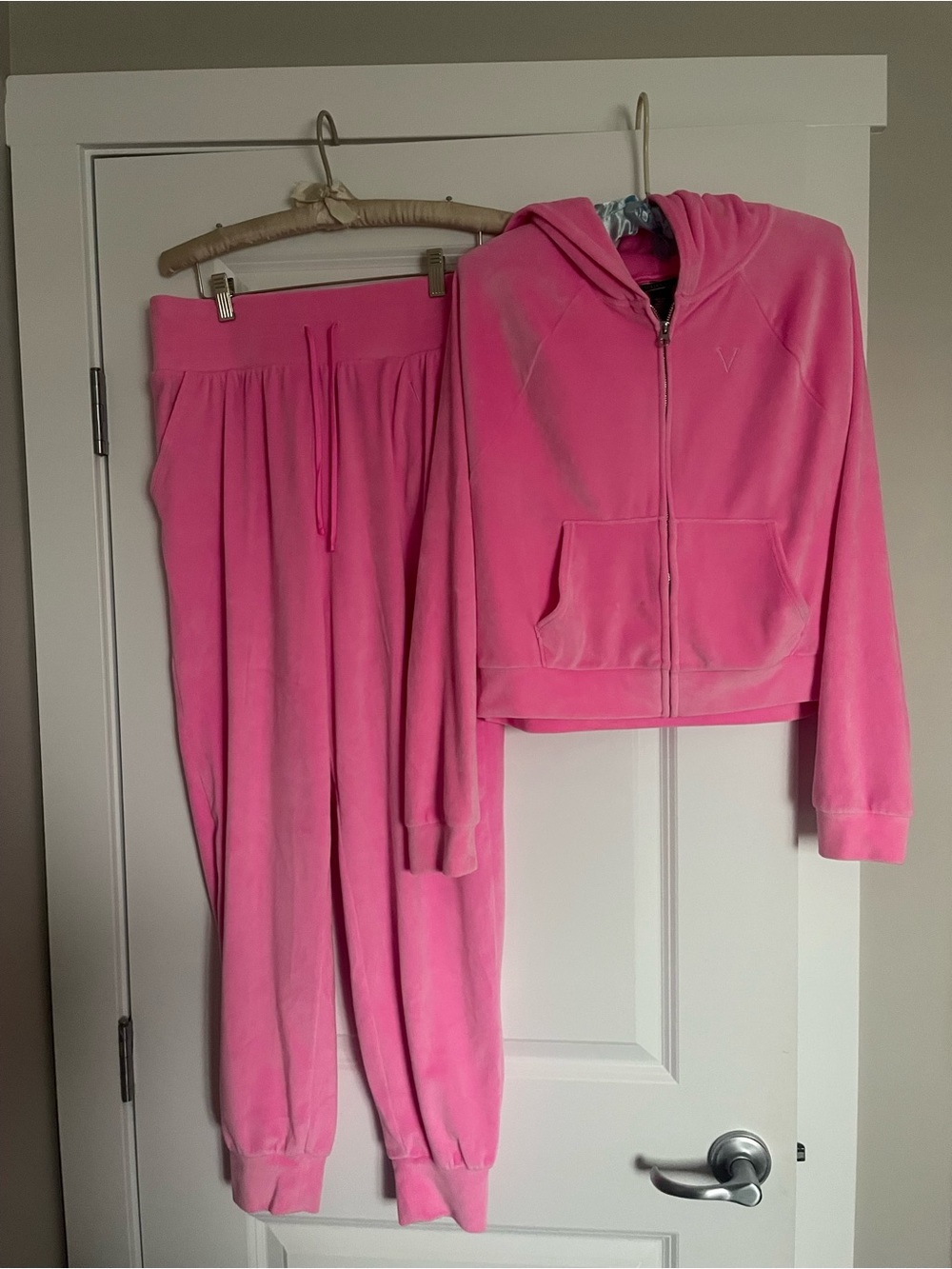 Victoria’s Secret pink velour track suit💞